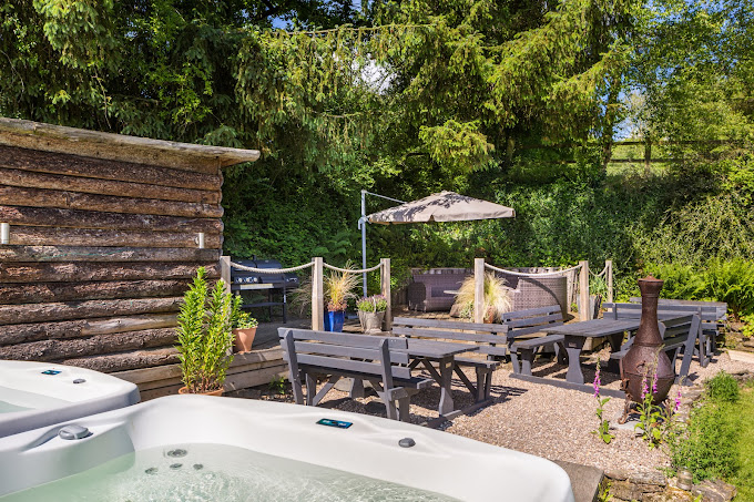 Devon Retreat Hot Tub and sauna Tracee Cullen
